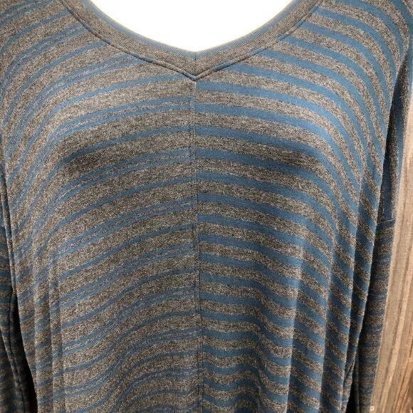 Cabi XS Striped Gray Blue Tee Hybrid Azure Top Long Sleeve V Neck Blouse 3687 - Picture 6 of 10